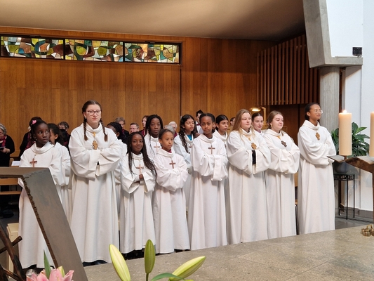 image - Servant-e-s de messe, Ste-Thérèse