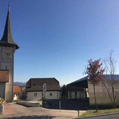 Image - Centre_place_église_cure.jpg