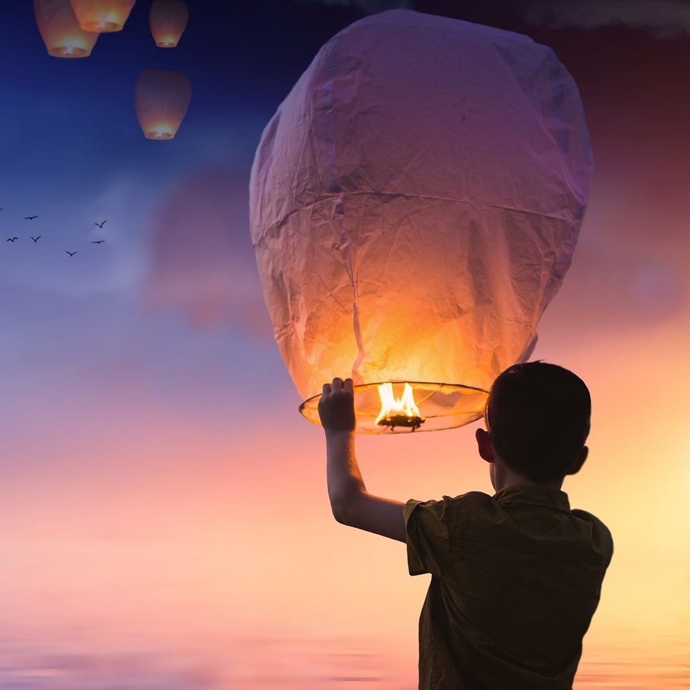 Image - ballon_lumière_ciel_funérailles.jpg